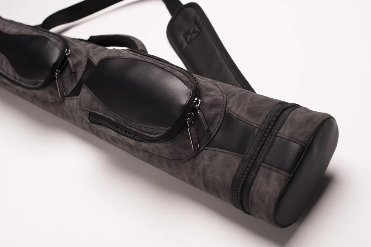 CUEL Billard-Köcher Suede Black 2/4 Für Pool-Billard-Queues, Aus Kunst-Wildleder, Mit Schultergurt, Tragegriff Und Zwei Seitentaschen Für Billardzubehör