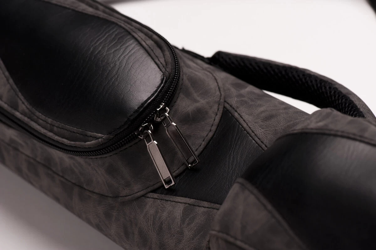 CUEL Billard-Köcher Suede Black 2/4 Für Pool-Billard-Queues, Aus Kunst-Wildleder, Mit Schultergurt, Tragegriff Und Zwei Seitentaschen Für Billardzubehör – Bild 3